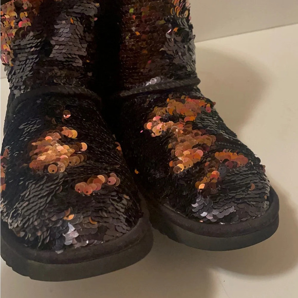 Uggs beautiful rose gold and black color sequin boots - Picture 16 of 16